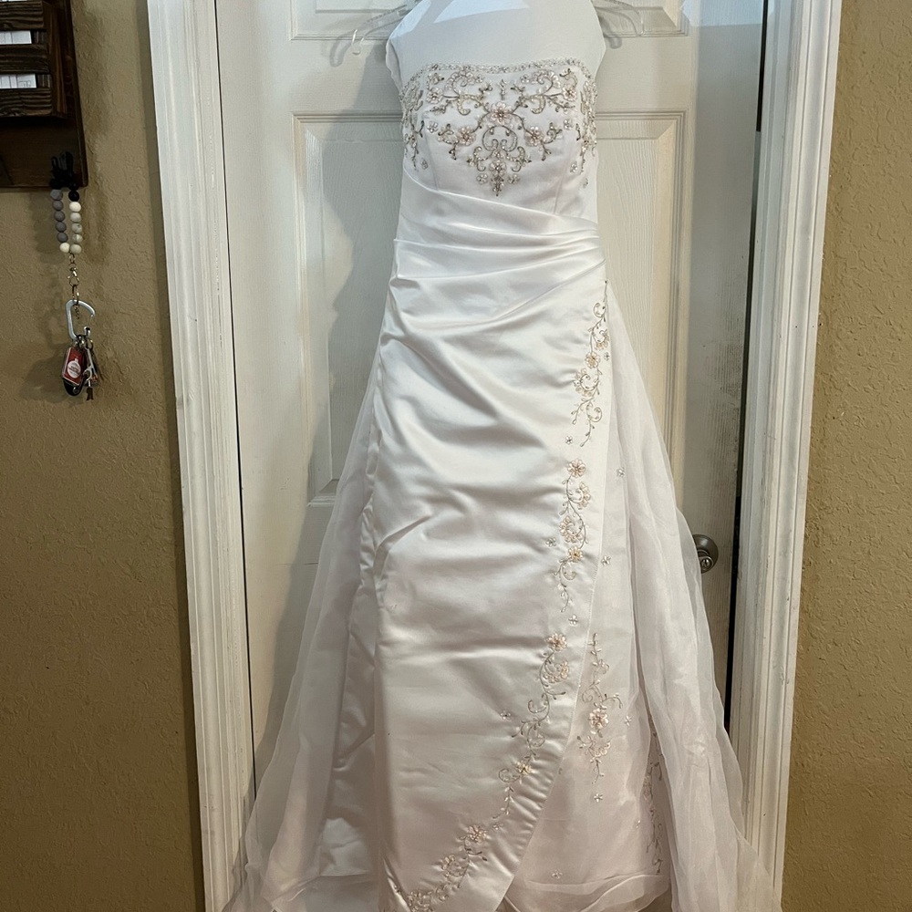 David's Bridal White Embroidered Wedding Dress